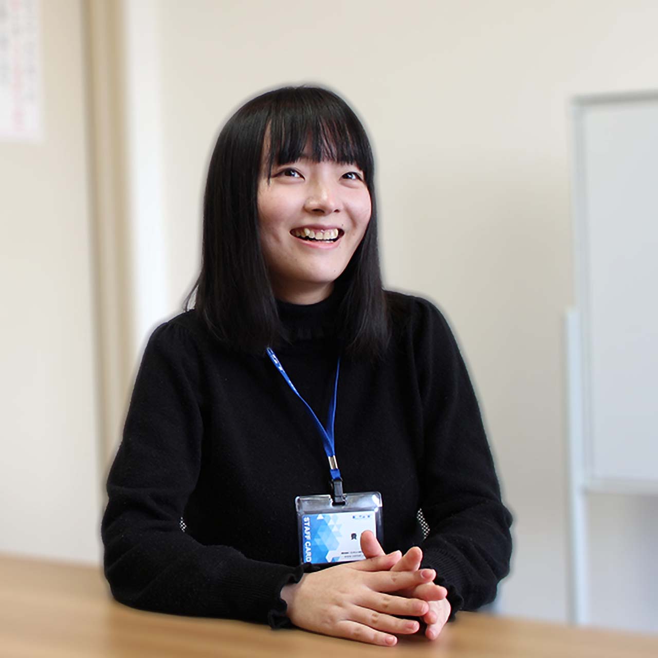 社員紹介：費 思嘉（インタビュー写真01）