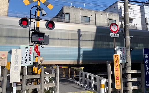 軌道回路の敷設や踏切回路の改修は不要